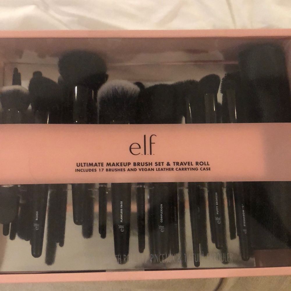 Ultimates makeup brush set and travel roll NWT